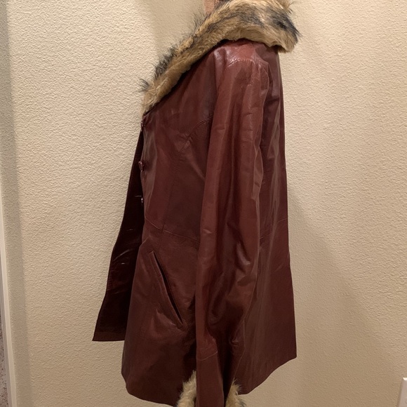 Women's Wilson Long Leather Fur Coat - Picture 7 of 13